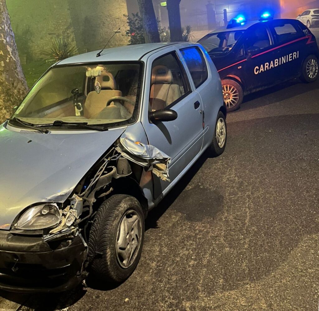 Auto Invade La Corsia Opposta E Si Schianta Con Un'altra Vettura ...